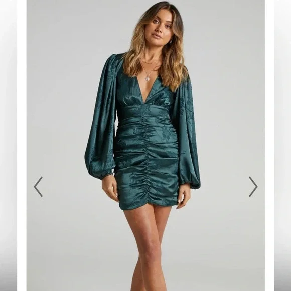 NWT Showpo RICHMOND JACQUARD FLORAL LONG SLEEVE RUCHED MINI DRESS GREEN SZ 4 - Picture 1 of 15